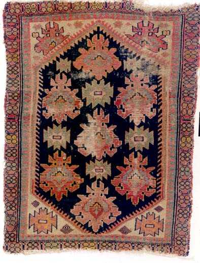 Salon_00014_2_rug.JPG (101443 bytes)