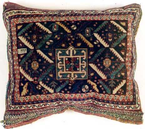 Salon_00014_3_rug.JPG (100359 bytes)